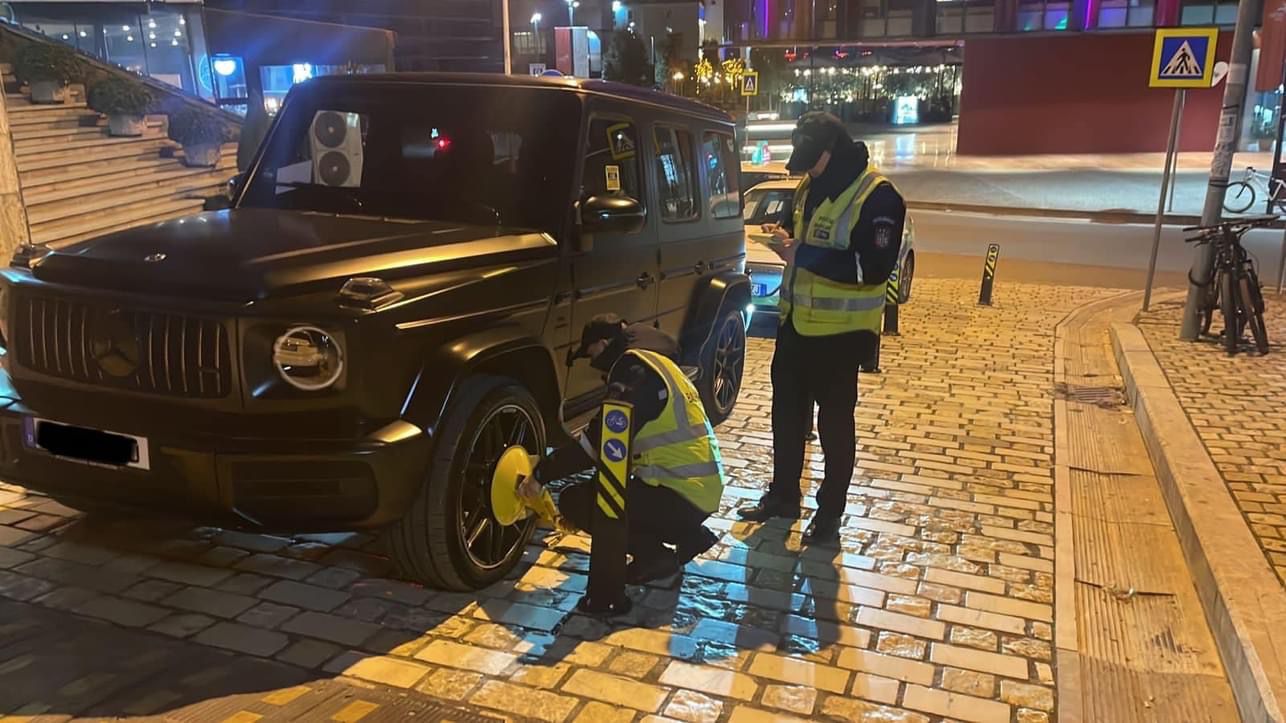 Municipal Police in Tirana measures for abusive parking in the capital: Blocking the vehicle if you do not pay the obligations