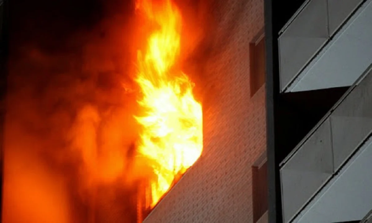 The apartment is engulfed in flames, the first suspicions