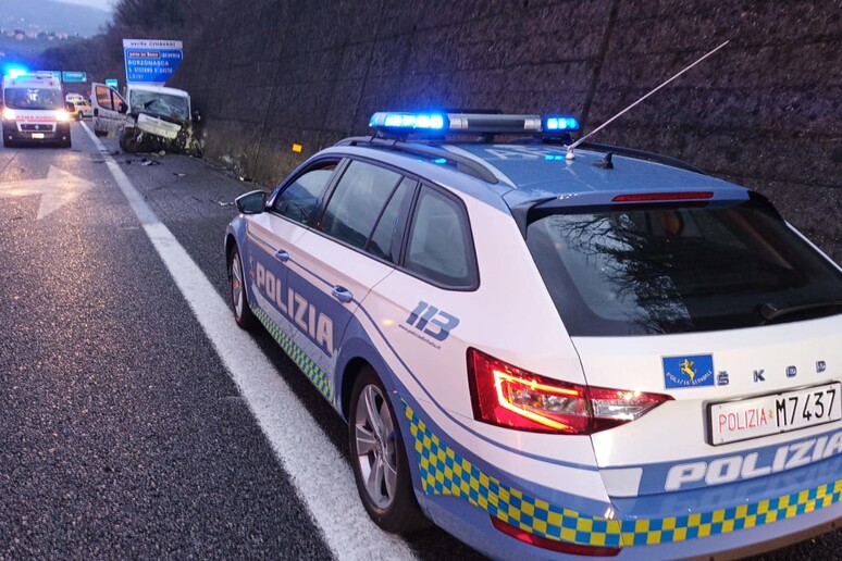 Horror accident in Italy: Workers hit by several cars on the highway, 1 dead and 6 injured