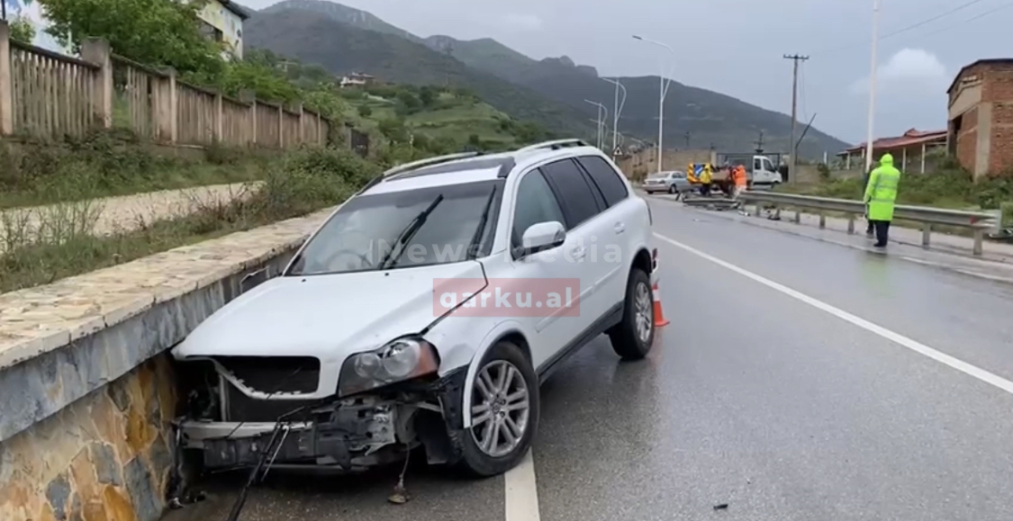 Aksident në aksin rrugor “Pogradec-Qafë Thanë” Për pasojë është dëmtuar drejtuesja dhe vajza e saj rreth 2 vjeçe