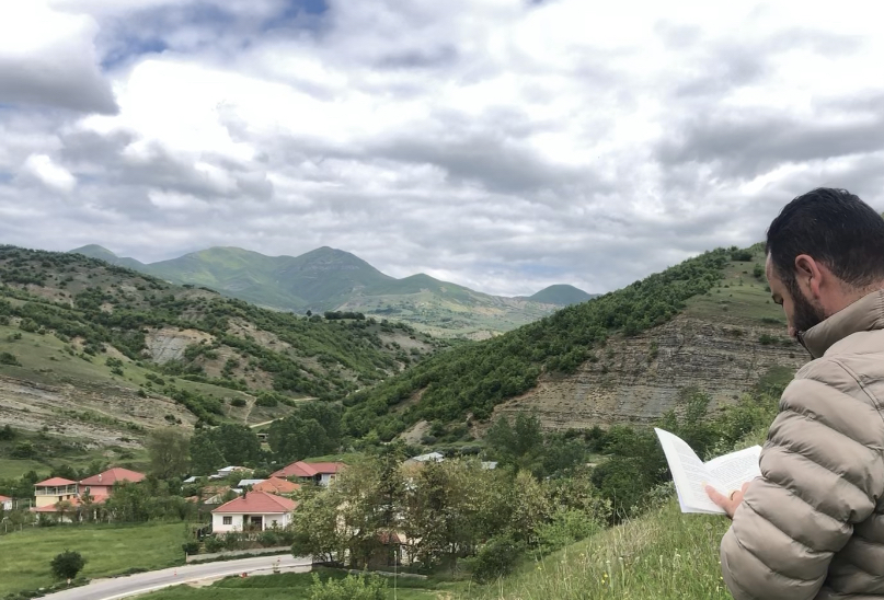 “Atëdheut tim të vogël” Beras, është libri me poezi dhe elegji  i të riut Stilian Belishta. 