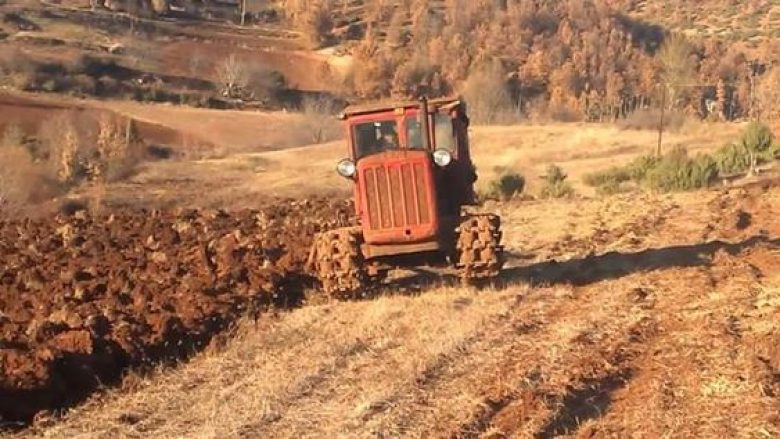 Kur u prodhua traktori i parë , tip DT-54 në Shqipëri