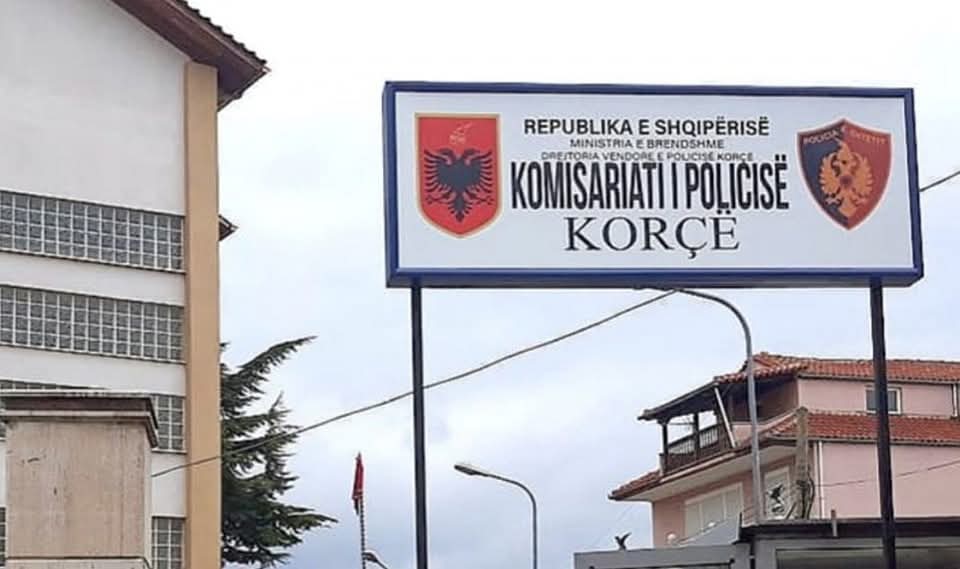 Përndjekje dhe dhunë me mjet prerës në Maliq