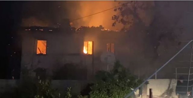 E trishtë në Pogradec – Humb jetën një grua 52-vjeçare pas një zjarri në banesë