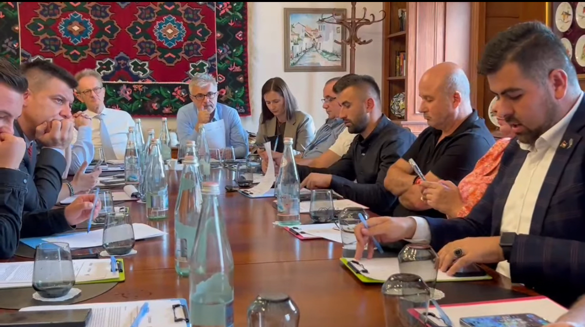 Sot u zhvillua një tryezë e rëndësishme me gazetarë, prokurorë dhe përfaqësues të policisë, e organizuar nga SCiDEV me mbështetjen e Ambasadës së Mbretërisë së Holandës.