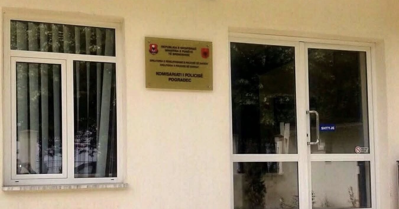 Një 15-vjeçare nga Pogradeci është shpallur në kërkim, pasi është larguar nga banesa ditën e djeshme.