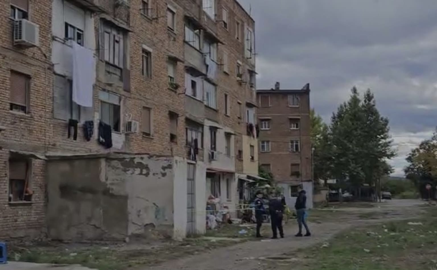 Korçë/ 14-vjeçarja vetëhidhet nga ballkoni, shkak dyshohet bullizmi