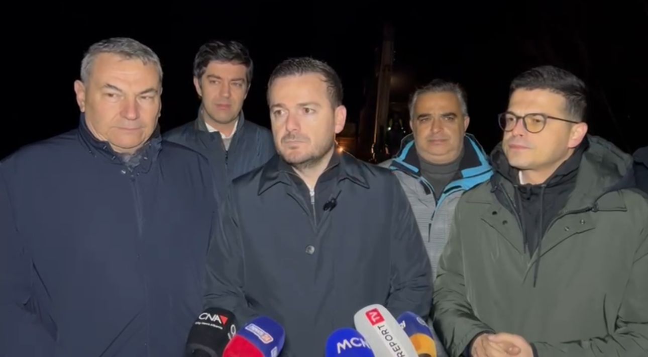 Andis Salla, Ministër i Bujqësisë: Në terren për menaxhimin e çarjeve të argjinaturave dhe normalizimin e situatës Andis Salla, Ministër i Bujqësisë: Në terren për menaxhimin e çarjeve të argjinaturave dhe normalizimin e situatës