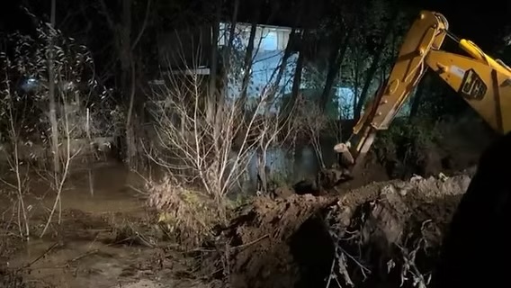 E FUNDIT / Reshjet e dendura rëndojnë situatën në Maliq, Sheqerasi në rrezik përmbytjeje