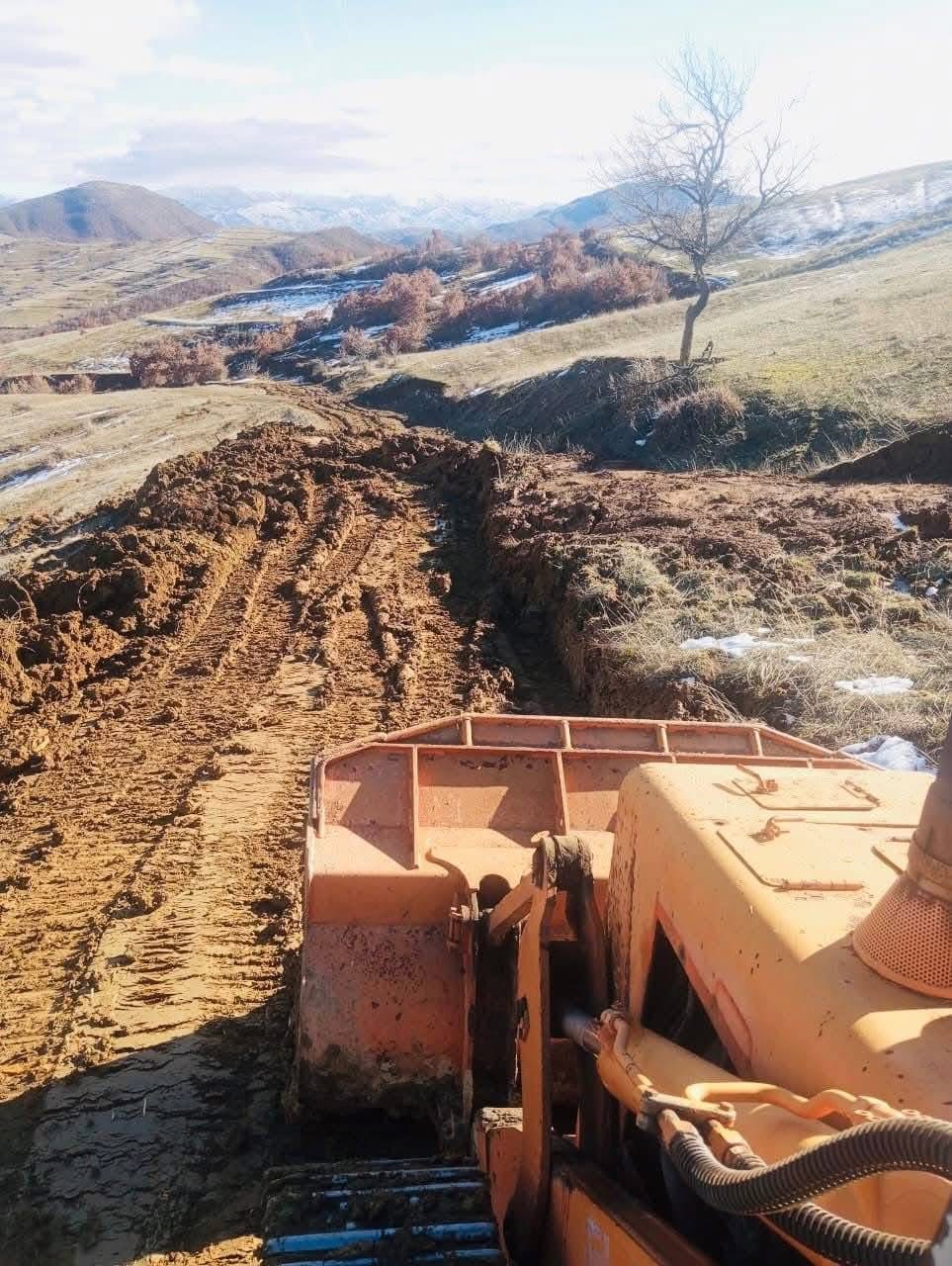 Në zonën e Zboqërisë, Njësia Administrative Libonik, gjatë ditës së djeshme dhe të sotme, strukturat e Mbrojtjes Civile të Bashkisë Maliq kanë ndërhyrë për pastrimin e rrugëve si pasojë e rrëshqitjeve të tokës të shkaktuara nga reshjet.
