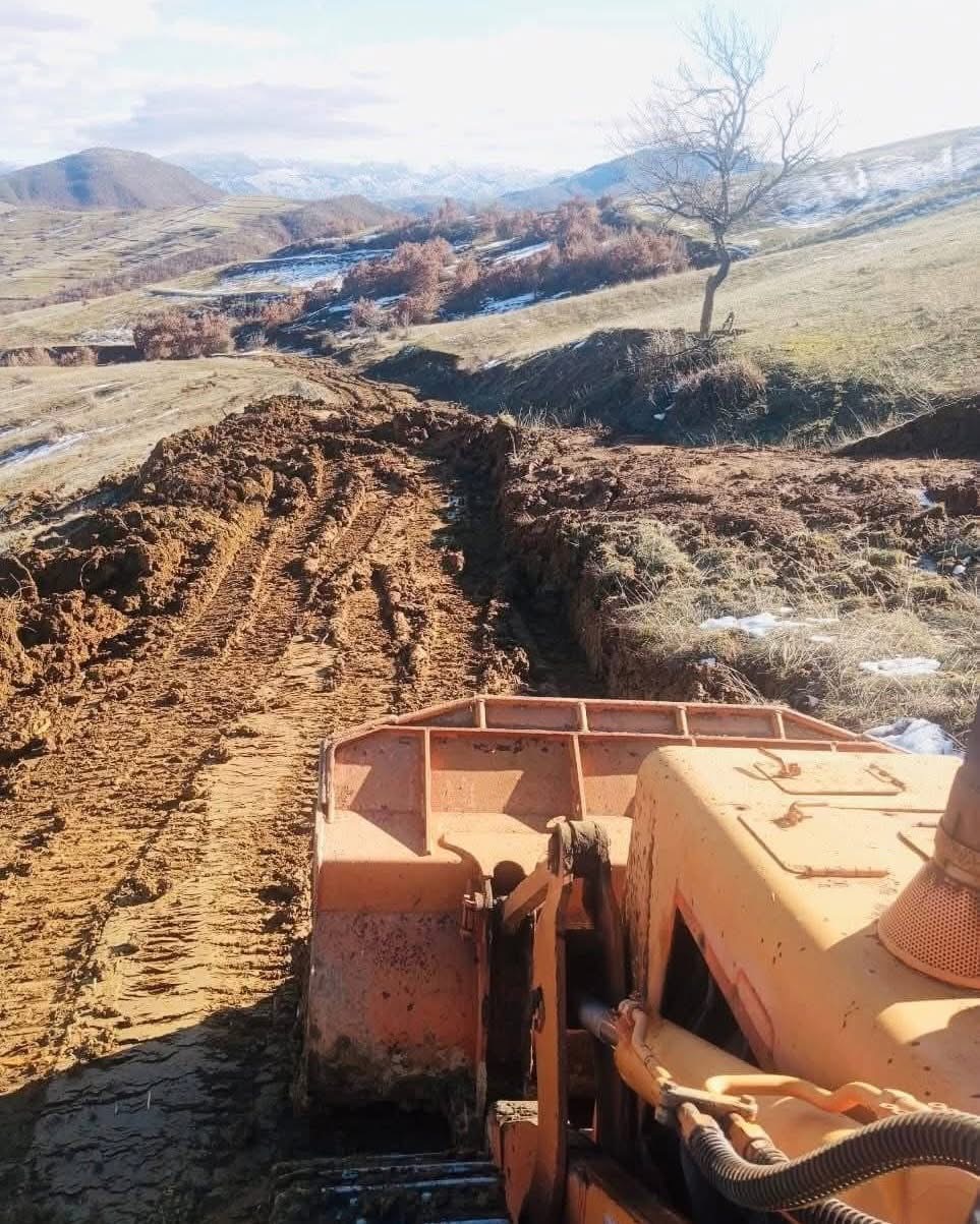 Në zonën e Zboqërisë, Njësia Administrative Libonik, strukturat e Mbrojtjes Civile të Bashkisë Maliq kanë ndërhyrë për pastrimin e rrugëve si pasojë e rrëshqitjeve të tokës të shkaktuara nga reshjet.