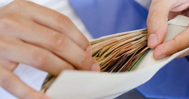 Indeksimi i pagave me 2.5% në 2026, për administratën vendore rritje deri në 10 mijë lekë