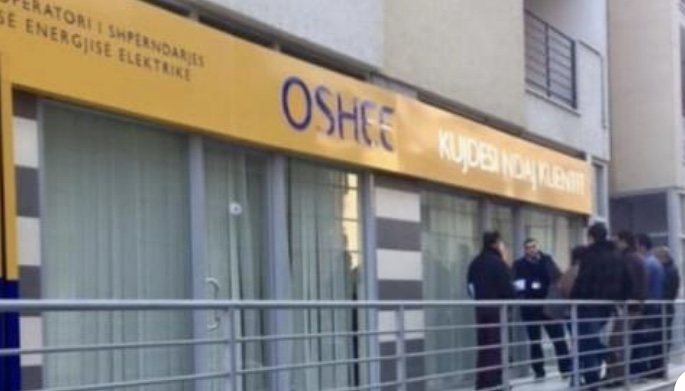 Arrestohet 42-vjeçari në Maliq, goditi inspektorin e OSHEE-së për shkak të detyrës