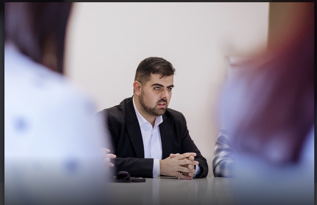 ARMAND BRAHO: “EDHE NE ITALI GRABISIN..” ALIBIA E RREZIKSHME QE PO NA MPIN NDERGJEGJEN.. ARMAND BRAHO: “EDHE NE ITALI GRABISIN..” ALIBIA E RREZIKSHME QE PO NA MPIN NDERGJEGJEN..