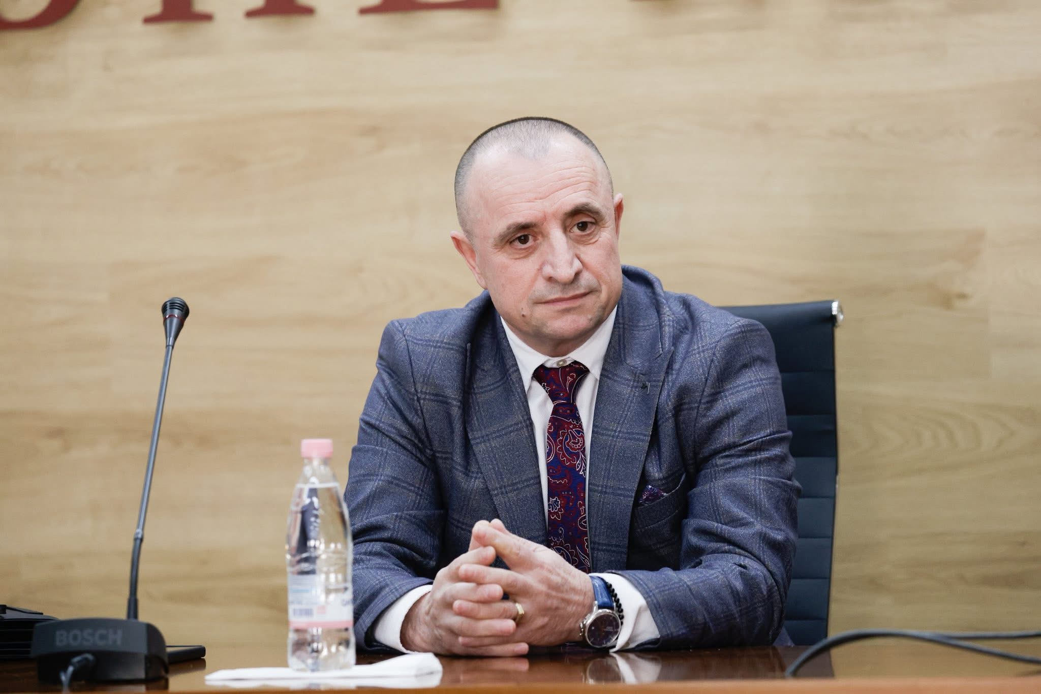 Prezantohet Drejtori i ri i AKVMB, Roland Mecaj: Prioritet përafrimi me standardet e BE-së Prezantohet Drejtori i ri i AKVMB, Roland Mecaj: Prioritet përafrimi me standardet e BE-së