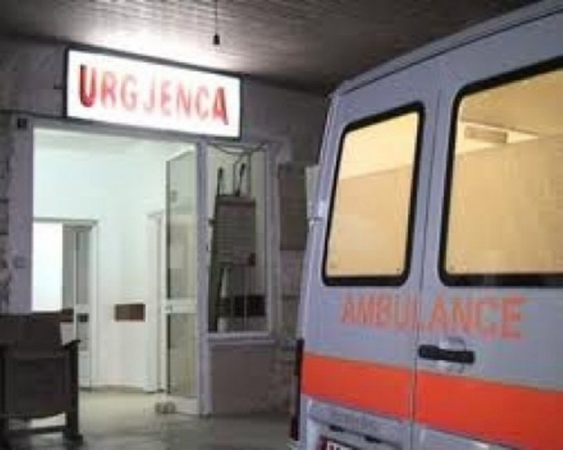 E rëndë në Korçë/ 4-vjeçari bie nga kati i dytë i banesës, niset drejt Tiranës