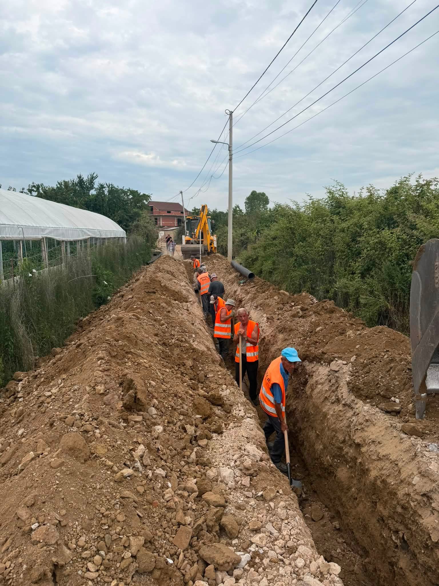 Nis puna për sistemimin e  “Rrugës së Baçave” në Vloçisht, investim i Bashkisë Maliq dhe Këshillit të Qarkut Korçë
