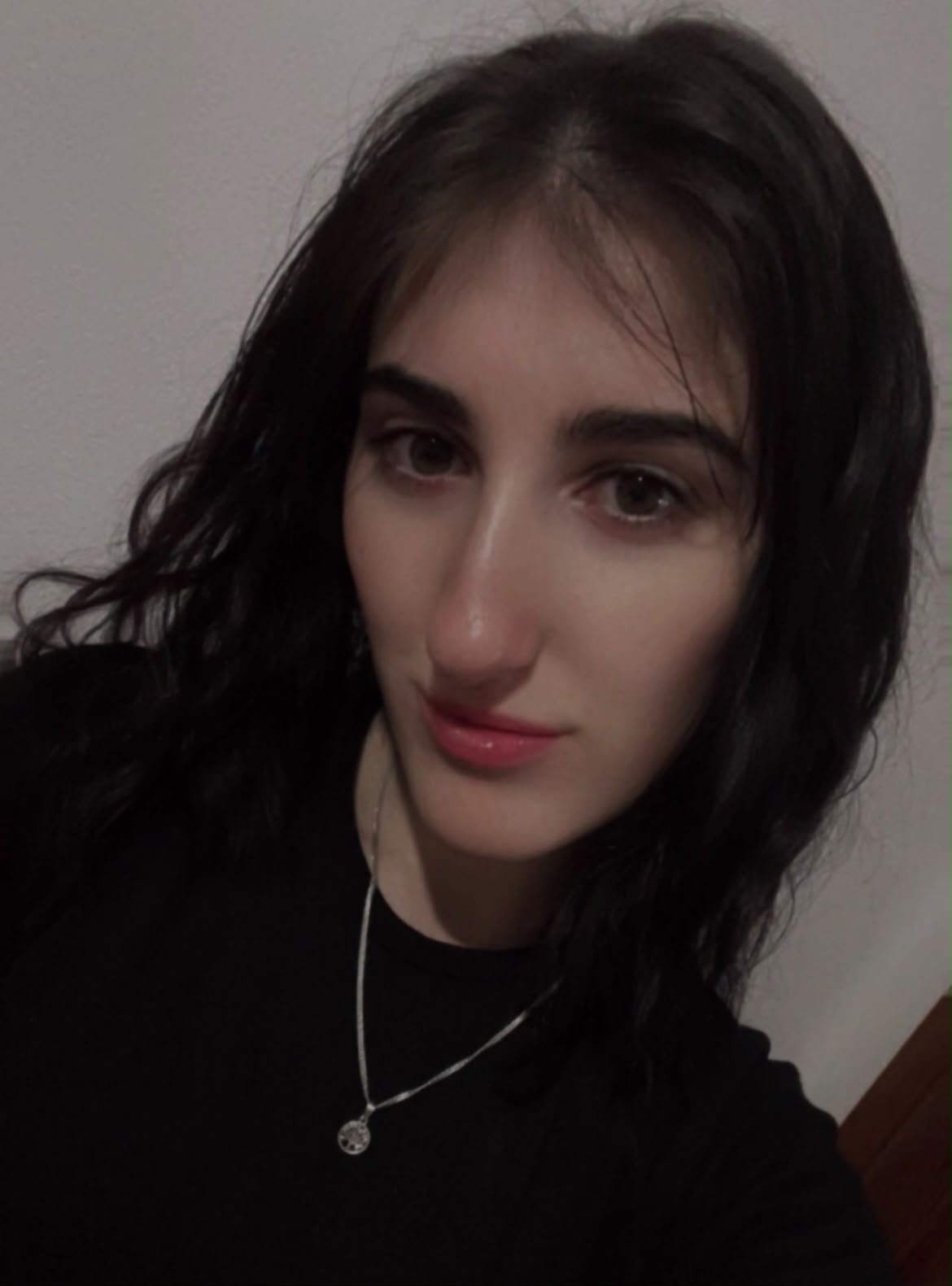 Nga Jasmina Duka ..“Njolla në filxhan ..” Nga Jasmina Duka ..“Njolla në filxhan ..”