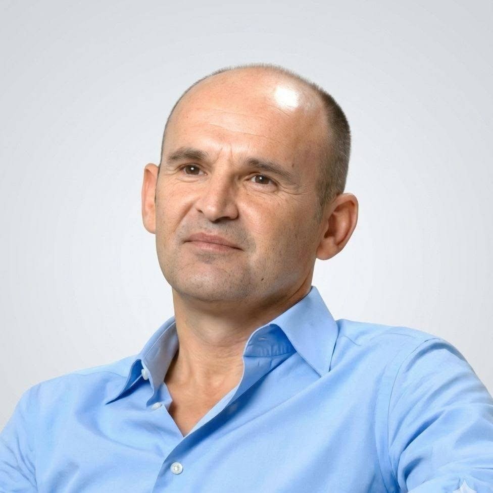 Besnik Bedollari/ Nuk duhet “poshtëruar” dinjiteti i mësuesit për “dinjitetin e nxënësit”. Besnik Bedollari/ Nuk duhet “poshtëruar” dinjiteti i mësuesit për “dinjitetin e nxënësit”.