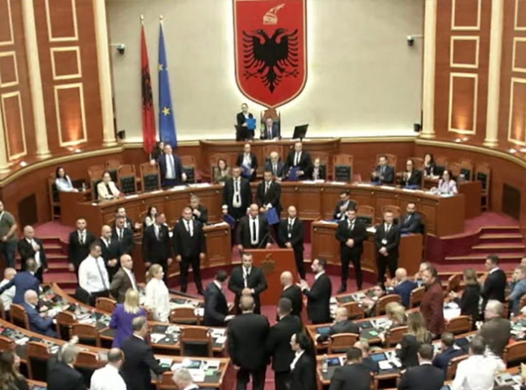 Kuvendi miraton Reformën Territoriale, bashkitë në Shqipëri reduktohen nga 61 në 46 Kuvendi miraton Reformën Territoriale, bashkitë në Shqipëri reduktohen nga 61 në 46