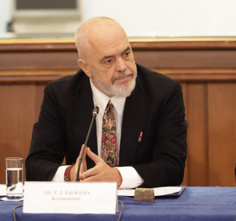 Zbardhen urdhrat e dorëheqjes, kërkohet largimi i drejtuesve të institucioneve shtetërore edhe në nivel vendor